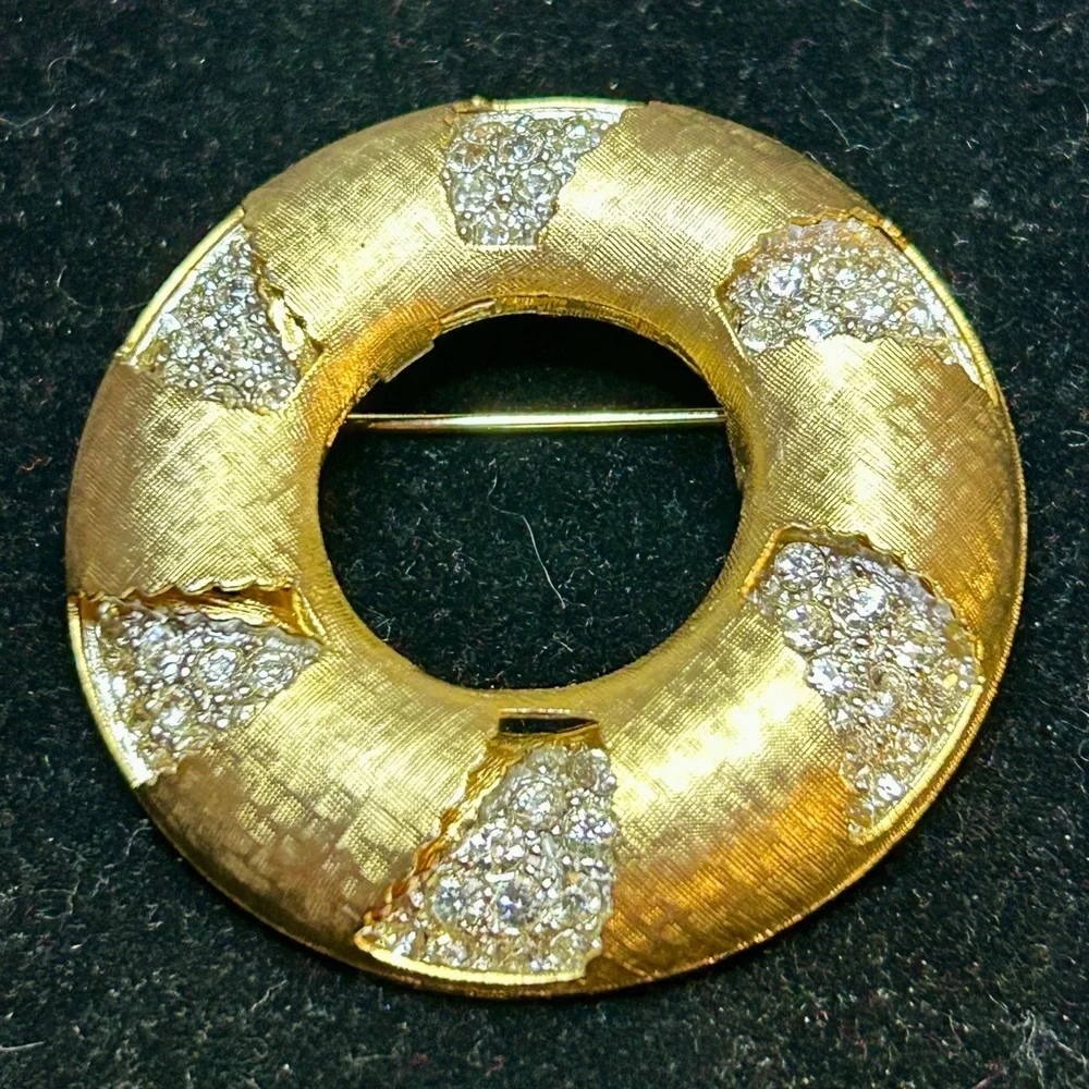 1960s Kramer spinner Day to Night gold tone broach!  Mint condition! Rare!